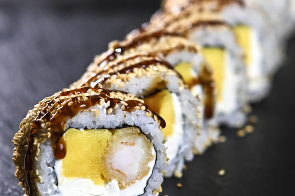 Deluxe tempura krewetki i mango